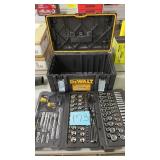 NEW DEWALT 226PC LARGE CASE W/ MECHANICS TOOLS