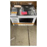 PANASONIC 2.2 CU FT MICROWAVE OVEN IN BOX