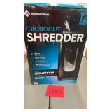 MICROCUT 12 SHEET SHREDDER IN BOX