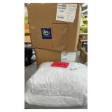 6 SERTA BED PILLOWS - STANDARD/QUEEN SIZE
