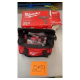 MILWAUKEE M12 3/8' DRILL/DRIVER KIT