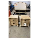 UNIVERSAL BRAND QUEEN SIZE BED & 2 NIGHTSTANDS