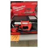 MILWAUKEE M12 CORDLESS GREASE GUN KIT