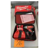 MILWAUKEE M12 CORDLESS SCREWDRIVER KIT