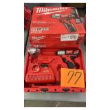 MILWAUKEE M12 CORDLESS 1/4' HEX IMPACT DRIVER KIT