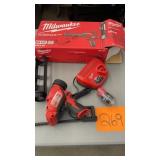 MILWAUKEE M12 10OZ CAULK & ADHESIVE GUN KIT