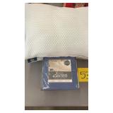 QUEEN SHEET SET & 2 SERTA PILLOWS