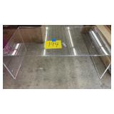 CLEAR SMALL PLASTIC COFFEE TABLE