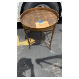 ROUND METAL ACCENT END TABLE