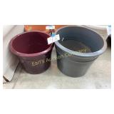 LOT OF 2 LARGE PLANTERS - HEAVY LOT OF 2 LARGE PLANTERS - HEAVY