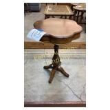 CLOVERLEAF WOOD END TABLE CLOVERLEAF WOOD END TABLE