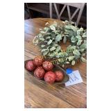 LOT OF 2 MISC HOME DECOR (WREATH & CENTERPIECE) LOT OF 2 MISC HOME DECOR (WREATH & CENTERPIECE)