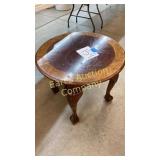 ROUND WOOD END TABLE