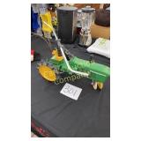 JOHN DEERE TRACTOR WATER SPRINKLER JOHN DEERE TRACTOR WATER SPRINKLER