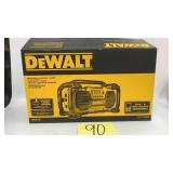 DEWALT WORKSITE CHARGER & RADIO