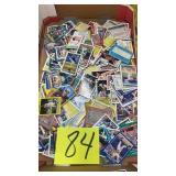 LARGE LOT OF ASSORTED BASEBALL CARDS
