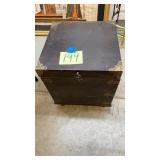 BLACK LIFT TOP STORAGE BOX/END TABLE