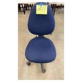 BLUE ROLLING OFFICE CHAIR