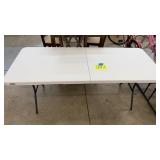 LIFETIME 6FT FOLD IN HALF TABLE