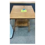 OAK SQUARE LAMP TABLE