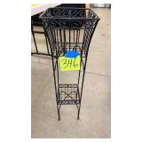 BLACK METAL PLANT STAND