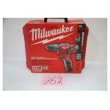 MILWAUKEE M12 3/8' HAMMER DRILL/DRIVER KIT