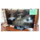 LG 32' FLAT SCREEN TV W/ REMOTE LG 32' FLAT SCREEN TV W/ REMOTE