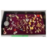 LOT OF ASSORTED COSTUME JEWELRY LOT OF ASSORTED COSTUME JEWELRY
