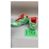 NIKE LEBRON 11 CHRISTMAS SNEAKERS SIZE 10 NIKE LEBRON 11 CHRISTMAS SNEAKERS SIZE 10