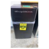 FRIGIDAIRE 3.2cu ft RETRO MINI FRIDGE/FREEZER FRIGIDAIRE 3.2cu ft RETRO MINI FRIDGE/FREEZER