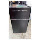 FRIGIDAIRE 3.2cu ft MINI RETRO FRIDGE/FREEZER FRIGIDAIRE 3.2cu ft MINI RETRO FRIDGE/FREEZER