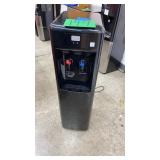 AQUVERSE BOTTLELESS HOT/COLD WATER DISPENSER AQUVERSE BOTTLELESS HOT/COLD WATER DISPENSER