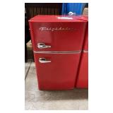 FRIGIDAIRE RETRO MINI 3.2cu ft. FRIDGE/FREEZER FRIGIDAIRE RETRO MINI 3.2cu ft. FRIDGE/FREEZER