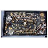 ASSORTED LOT OF COSTUME JEWELRY ASSORTED LOT OF COSTUME JEWELRY