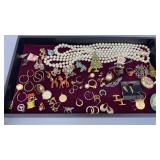 LOT OF ASSORTED COSTUME JEWELRY LOT OF ASSORTED COSTUME JEWELRY
