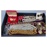 LOT OF ASSORTED COSTUME JEWELRY LOT OF ASSORTED COSTUME JEWELRY