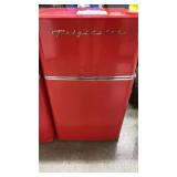 FRIGIDAIRE RETRO MINI 3.2cu ft. FRIDGE/FREEZER FRIGIDAIRE RETRO MINI 3.2cu ft. FRIDGE/FREEZER