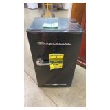 FRIGIDAIRE 3.2 cu ft RETRO COMACT REFRIGERATOR FRIGIDAIRE 3.2 cu ft RETRO COMACT REFRIGERATOR