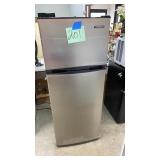THOMSON 7.5 cu ft REFRIGERATOR W/ TOP FREEZER THOMSON 7.5 cu ft REFRIGERATOR W/ TOP FREEZER