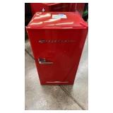 FRIGIDAIRE 3.2 cu ft RETRO COMPACT REFRIGERATOR FRIGIDAIRE 3.2 cu ft RETRO COMPACT REFRIGERATOR