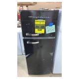 FRIGIDAIRE 7.5 cu ft RETRO MINI FRIDGE W/ FREEZER FRIGIDAIRE 7.5 cu ft RETRO MINI FRIDGE W/ FREEZER