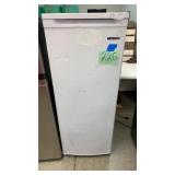 THOMSON 6.5 cu ft UPRIGHT FREEZER THOMSON 6.5 cu ft UPRIGHT FREEZER