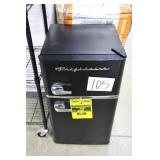 FRIGIDAIRE 3.2 cu ft MINI RETRO FRIDGE/FREEZER