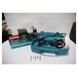 MAKITA 5" RANDOM ORBIT SANDER