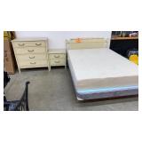 QUEEN SIZE BEDROOM SET W/ MATRESS & BOXSPRING