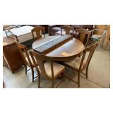 ANTIQUE ROUND TABLE & 6 CHAIRS W/ 2 LEAVES