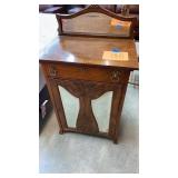 ANTIQUE WOOD W/ MIRROR STAND