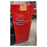 FRIGIDAIRE 7.5cu ft RED RETRO REFRIGERATOR