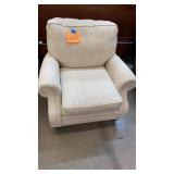 BROYHILL OFF WHITE PRINT UPHOLSTERED CHAIR