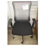 BLACK ROLLING OFFICE CHAIR